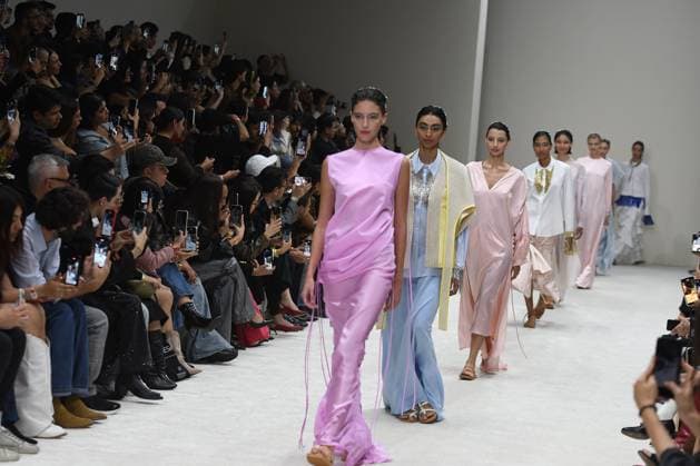 October 15, 2024, Mexico City, Mexico City, Mxico: Models wear designs by the Mexican FRANCISCO CANCINO during the first day of Fashion Week Mexico catwalks. Mexico City Mxico - ZUMAn296 20241015_zip_n296_003 Copyright: xJorgexNunezx