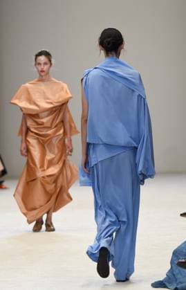 October 15, 2024, Mexico City, Mexico City, Mxico: The models wear designs by the Mexicans JULIA AND RENATA during the first day of Fashion Week Mexico catwalks. Mexico City Mxico - ZUMAn296 20241015_zip_n296_018 Copyright: xJorgexNunezx