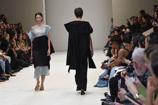 October 15, 2024, Mexico City, Mexico City, Mxico: The models wear designs by the Mexicans JULIA AND RENATA during the first day of Fashion Week Mexico catwalks. Mexico City Mxico - ZUMAn296 20241015_zip_n296_017 Copyright: xJorgexNunezx