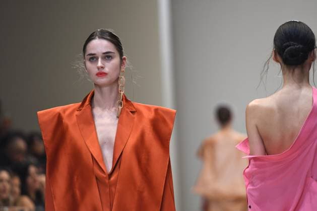 October 15, 2024, Mexico City, Mexico City, Mxico: The models wear designs by the Mexicans JULIA AND RENATA during the first day of Fashion Week Mexico catwalks. Mexico City Mxico - ZUMAn296 20241015_zip_n296_021 Copyright: xJorgexNunezx