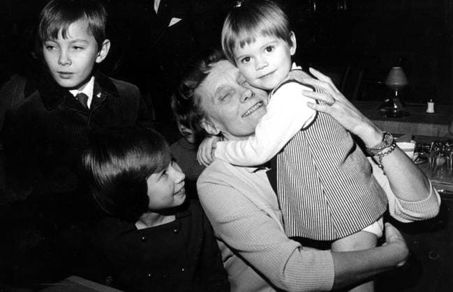 Orig. caption... Astrid Lindgren and sweet little Skrallan hug each other warmly at this year s Tjorven premiere. Note See also BAO056 Author Pelle Stina Kramar persons: Astrid Lindgren sites: SWEDEN ;STOCKHOLM sp_sw x5600x *** Orig caption Astrid Lindgren and sweet little Skrallan hug each other warmly at this year s Tjorven premiere Note See also BAO056 Author Pelle Stina Kramar persons Astrid Lindgren sites SWEDEN STOCKHOLM sp sw x5600x  Copyright: xXxXxXx WE AT SALTKRAKAN