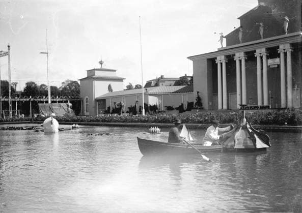 Göteborg 1928-08-10 - Liseberg - Bat i dammen utanför Konserthallen *** Local Caption *** GT Lada: Krep-Liseberg-2 KAMERAREPORTAGE x2524x *** Gothenburg 1928 08 10 Liseberg Bat in the pond outside the Concert Hall Local Caption GT Lada Krep Liseberg 2 KAMERAREPORTAGE x2524x  Copyright: xKamerareportage TTx