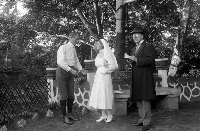 GÖTEBORG 1922-07-31. Friluftsteatern Madame Flirt pa Liseberg. *** Local Caption *** GT Lada Liseberg - 2 GÖTEBORG SVERIGE x2524x *** GÖTEBORG 1922 07 31 Friluftsteatern Madame Flirt pa Liseberg Local Caption GT Lada Liseberg 2 GÖTEBORG SVERIGE x2524x  Copyright: xKamerareportage TTx FRILUFTSTEATER