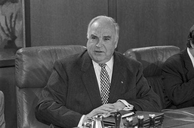 Deutschland, Bonn 19.04.1994 Archiv.: 46-08-26 Kabinettssitzung Foto: Bundeskanzler Helmut Kohl Kabinettssitzung *** Germany, Bonn 19 04 1994 Archive 46 08 26 Cabinet meeting Photo Federal Chancellor Helmut Kohl Cabinet meeting