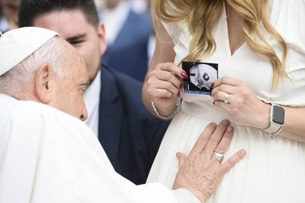 Bilder des Jahres 2024, Entertainment 10 Oktober Entertainment Themen der Woche KW42 Entertainment Bilder des Tages **NO LIBRI** Italy, Rome, Vatican, 2024 10 16.Pope Francis during the weekly general audience at St Peter s square in The Vatican. Photograph by VATICAN MEDIA Catholic Press Photo  Copyright: xVATICANxMEDIAx xipa-agency.netx xVaticanxMediax IPA_Agency_IPA50638524
