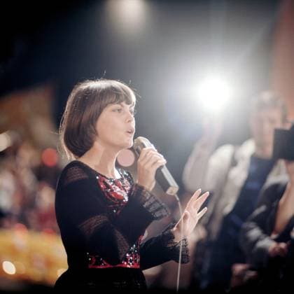 Mireille Mathieu (DDR-Auftritt) Die französische Sängerin Mireille Mathieu bei ihrem ersten Konzert im geteilten Deutschland (erst 1967 in der BRD) in der DDR im Friedrichstadtpalast, Ost-Berlin 1966. Ost-Berlin Friedrichstadtpalast Deutschland (DDR) Copyright: TassiloxLeher LEH_91020000092 Nur redaktionelle Nutzung Editorial usage only EDITORIAL USE ONLY