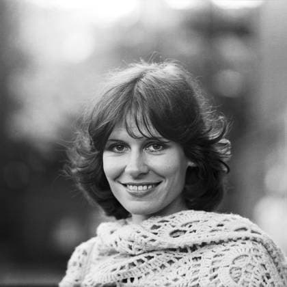 Mary Roos (DDR-Besuch) Die deutsche Schlagersängerin Mary Roos im Porträt während eines DDR-Aufenthaltes, bei dem sie bei Ein Kessel Buntes im Friedrichstadt-Palast auftrat, DDR 1975. Ost-Berlin Deutschland (DDR) Copyright: TassiloxLeher LEH_91020000199 Nur redaktionelle Nutzung Editorial usage only EDITORIAL USE ONLY