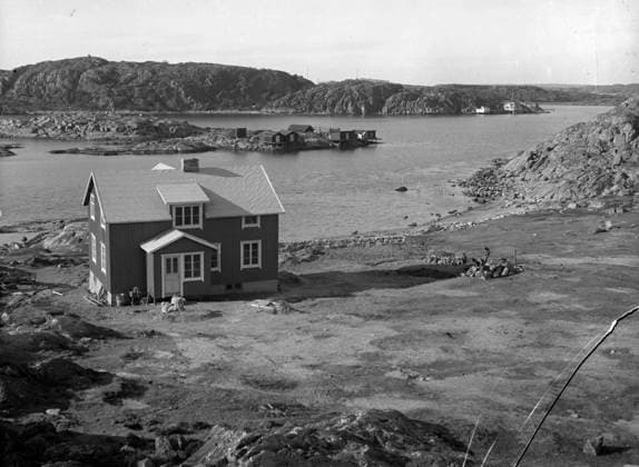 Göteborg 1935-03-17 - Styrsö Sandvik i Göteborgs södra skärgard - Nuvarande Styrsö hamnväg 56 *** Local Caption *** GT Lada 15-31 mars KAMERAREPORTAGE x2524x *** Gothenburg 1935 03 17 Styrsö Sandvik in Gothenburgs southern archipelago Current Styrsö harbor road 56 Local Caption GT Lada 15 March 31 KAMERAREPORTAGE x2524x  Copyright: xKamerareportage TTx