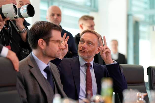 Bilder des Jahres 2024, News 10 Oktober News Themen der Woche KW42 News Bilder des Tages Auftaktbilder, Kabinettssitzung der Bundesregierung Auftaktbilder, Kabinettssitzung der Bundesregierung. Bundesfinanzminister Lindner Bundesjustizminister Buschmann Berlin Berlin GER *** Opening pictures, Cabinet meeting of the Federal Government Opening pictures, Cabinet meeting of the Federal Government Federal Minister of Finance Lindner Federal Minister of Justice Buschmann Berlin Berlin GER