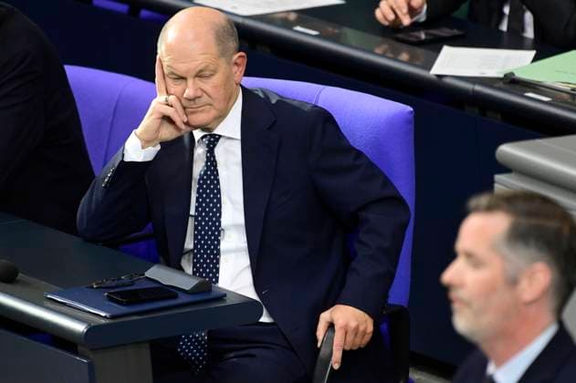 News Themen der Woche KW42 News Bilder des Tages Olaf Scholz in der 193. Sitzung des Deutschen Bundestages im Reichstagsgebäude. Berlin, 16.10.2024 *** Olaf Scholz at the 193rd session of the German Bundestag in the Reichstag building Berlin, 16 10 2024 Foto:xF.xKernx xFuturexImagex bundestagssitzung193_4072
