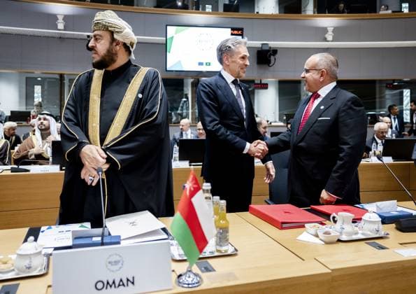 Brüssel, Gipfeltreffen zwischen der EU und dem Golf-Kooperationsrat GCC BRUSSELS - (VLNR) Al Sayyid Asaad TariqTaimur Al Said, Minister of Foreign Affairs of Oman, Prime Minister Dick Schoof and Prince Salman bin Hamad Al Khalifa, Prime Minister to Crown Prince of Bahrain, during the first summit between the European Union and the Gulf Cooperation Council (GCC). The summit provided an opportunity for the EU to get further acquainted with the GCC and its member states United Arab Emirates, Bahrain, Saudi Arabia, Oman, Qatar and Kuwait. ANP REMKO DE WAAL netherlands out - belgium out  Copyright: xx x511019768x originalFilename: 511019768.jpg
