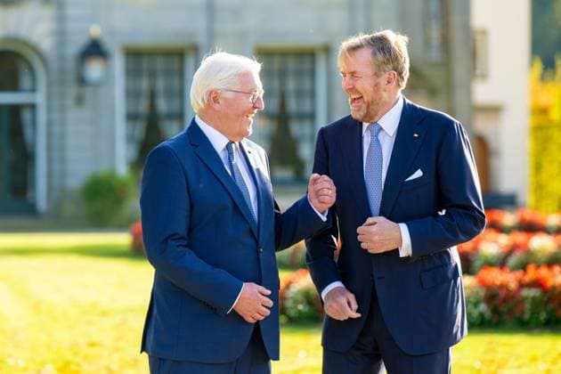 Bilder des Jahres 2024, Entertainment 10 Oktober Entertainment Themen der Woche KW42 Entertainment Bilder des Tages Niederlande, König Willem-Alexander empfängt Frank-Walter Steinmeier in Dinkelland Dinkelland, The Netherlands, 2024-10-16 16:33:49 DINKELLAND, 16-10-2024, King Willem Alexander and German Federal President Frank-Walter Steinmeier are on a working visit to the municipality of Dinkelland. The visit focuses on cooperation in various areas in this German-Dutch border region. PHOTO: NLBeeld POOL Schoemaker Credit: NL Beeld Patrick van Emst  Copyright: xx x