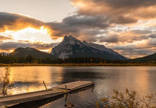Dock on Vermillion Lakes, Banff National Park, Alberta at sunrise. Banff, Alberta, Canada CR_DOHO241015C-1565276-01