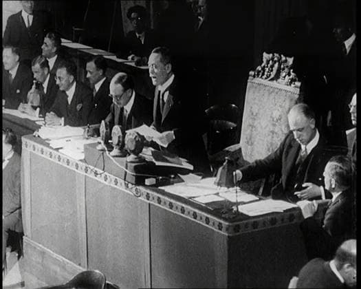RECORD DATE NOT STATED Members of the League of Nations Meeting in Geneva, 1926. From Time To Remember 1926 - Short Sharp Shower ( Reel 2); documentary about 1926 - General Strike, international politics, dancing, weather and record breaking feats. Copyright:xBritishxPathexLtd HeritagexImagesxBritishxPathexLtdx IMAGO, ! ACHTUNG: AUFNAHMEDATUM GESCHÄTZT!  Copyright:BritishxPathexLtd HeritagexImagesxBritishxPathexLtdx IMAGO