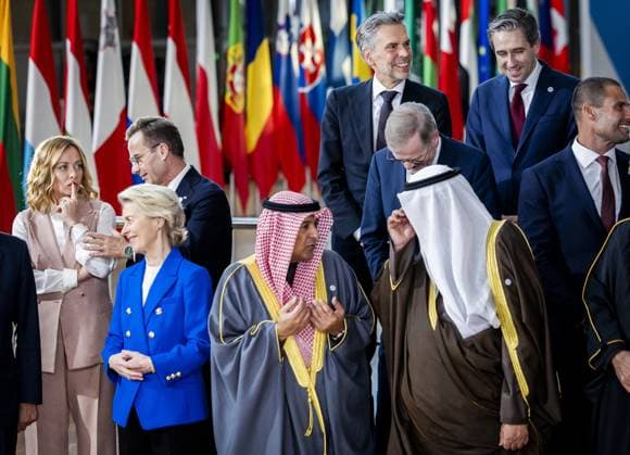 BRUSSELS - Prime Minister Dick Schoof poses with other EU and Gulf leaders for a group photo during the first summit between the European Union and the Gulf Cooperation Council (GCC). The summit provided an opportunity for the EU to get further acquainted with the GCC and its member states United Arab Emirates, Bahrain, Saudi Arabia, Oman, Qatar and Kuwait. ANP REMKO DE WAAL netherlands out - belgium out  Copyright: xx x511022363x originalFilename: 511022363.jpg