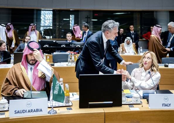 BRUSSELS - (VLNR) Mohammed bin Salman, King of Saudi Arabia, Prime Minister Dick Schoof and Giorgia Meloni, Prime Minister of Italy, at the first summit between the European Union and the Gulf Cooperation Council (GCC). The summit provided an opportunity for the EU to learn more about the GCC and its member states United Arab Emirates, Bahrain, Saudi Arabia, Oman, Qatar and Kuwait. ANP REMKO DE WAAL netherlands out - belgium out  Copyright: xx x511022479x originalFilename: 511022479.jpg