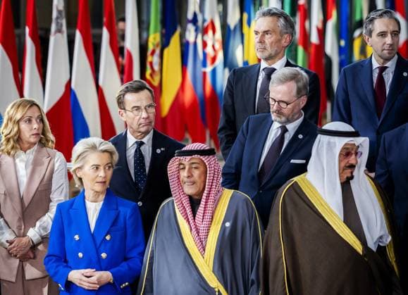 BRUSSELS - Prime Minister Dick Schoof poses with other EU and Gulf leaders for a group photo during the first summit between the European Union and the Gulf Cooperation Council (GCC). The summit provided an opportunity for the EU to get further acquainted with the GCC and its member states United Arab Emirates, Bahrain, Saudi Arabia, Oman, Qatar and Kuwait. ANP REMKO DE WAAL netherlands out - belgium out  Copyright: xx x511022923x originalFilename: 511022923.jpg