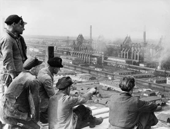Orig. caption... EISENHÜTTENKOMBINAT J.W. STALIN, STALINSTADT View from einem Kühlturm auf einen Teil der Hochöfen. Note Stalinstadt - home to a large iron and steel plant, became East Germany s first socialist city in 1953. In 1961, the city changed its name to Eisenhüttenstadt. Steel Works Workers Back Images CD91 sites: STALINSTADT ; EAST GERMANY sp_sw x5600x *** Orig caption EISENHÜTTENKOMBINAT J W STALIN, STALINSTADT View from a cooling tower on part of the blast furnaces Note Stalinstadt home to a large iron and steel plant, became East Germany s first socialist city in 1953 In 1961, the city changed its name to Eisenhüttenstadt Steel Works Workers Back Images CD91 sites STALINSTADT EAST GERMANY sp sw x5600x  Copyright: xXxXxXx STALINSTADT