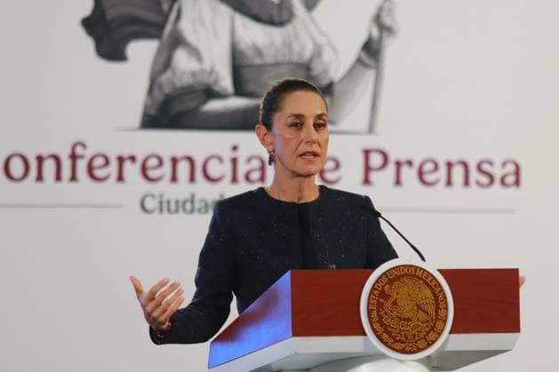 Mexiko, Präsidentin Claudia Sheinbaum Pressekonferenz in Mexiko-Stadt Mexico s President Claudia Sheinbaum Pardo, speaking during a briefing conference where signed agreement of the initiative for the draft decree of the Federal Labor Law on digital platforms at National Palace. on October 16, 2024 in Mexico City, Mexico. Mexico City Mexico - ZUMAe321 20241016_zia_e321_003 Copyright: xCarlosxSantiagox