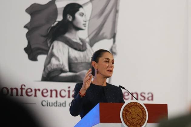 Mexiko, Präsidentin Claudia Sheinbaum Pressekonferenz in Mexiko-Stadt Mexico s President Claudia Sheinbaum Pardo, speaking during a briefing conference where signed agreement of the initiative for the draft decree of the Federal Labor Law on digital platforms at National Palace. on October 16, 2024 in Mexico City, Mexico. Mexico City Mexico - ZUMAe321 20241016_zia_e321_005 Copyright: xCarlosxSantiagox