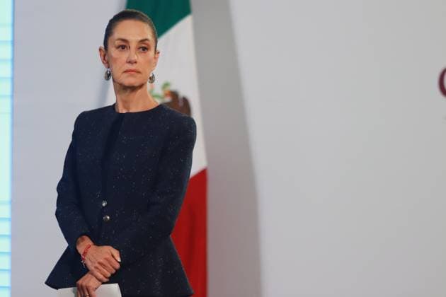 Mexiko, Präsidentin Claudia Sheinbaum Pressekonferenz in Mexiko-Stadt Mexico s President Claudia Sheinbaum Pardo, speaking during a briefing conference where signed agreement of the initiative for the draft decree of the Federal Labor Law on digital platforms at National Palace. on October 16, 2024 in Mexico City, Mexico. Mexico City Mexico - ZUMAe321 20241016_zia_e321_011 Copyright: xCarlosxSantiagox