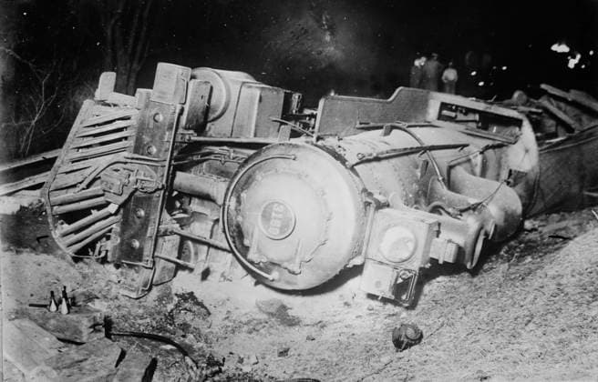 RECORD DATE NOT STATED Wreck of teachers train, 1911. Shows a locomotive lying on its side. According to a New York Times article, April 30, 1911, A train, carrying 169 school teachers, friends, and relatives, bound from Utica, Syracuse, and Waterville, N.Y., to Washington, was hurled down a forty-foot embankment at Martin s Creek, N.J. Copyright:xHeritagexArt HeritagexImagesxBainxNewsxServicex IMAGO, ! ACHTUNG: AUFNAHMEDATUM GESCHÄTZT!  Copyright:HeritagexArt HeritagexImagesxBainxNewsxServicex IMAGO