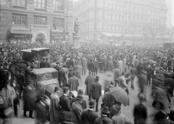 RECORD DATE NOT STATED I.W.W. Meeting, Park Row, between c1910 and c1915. Copyright:xHeritagexArt HeritagexImagesxBainxNewsxServicex IMAGO, ! ACHTUNG: AUFNAHMEDATUM GESCHÄTZT!  Copyright:HeritagexArt HeritagexImagesxBainxNewsxServicex IMAGO