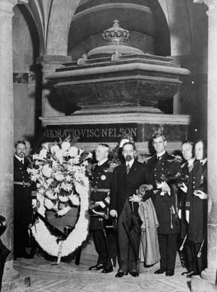 RECORD DATE NOT STATED Naval Day in London 1923, Capt. Hussey, Adm. Fitzmaurice, Post Wheeler. Copyright:xHeritagexArt HeritagexImagesxBainxNewsxServicex IMAGO, ! ACHTUNG: AUFNAHMEDATUM GESCHÄTZT!  Copyright:HeritagexArt HeritagexImagesxBainxNewsxServicex IMAGO