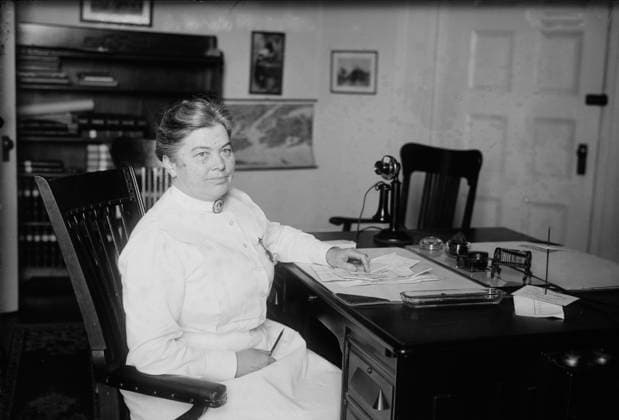RECORD DATE NOT STATED Agnes S. Ward, Principal, between c1915 and 1918. Shows Agnes S. Ward, principal of the Metropolitan Hospital Training School for Nurses on Blackwell s Island (now Roosevelt Island), New York City. Copyright:xHeritagexArt HeritagexImagesxBainxNewsxServicex IMAGO, ! ACHTUNG: AUFNAHMEDATUM GESCHÄTZT!  Copyright:HeritagexArt HeritagexImagesxBainxNewsxServicex IMAGO