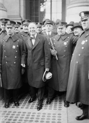 RECORD DATE NOT STATED Billy Sunday arrives in N.Y., 1915. Copyright:xHeritagexArt HeritagexImagesxBainxNewsxServicex IMAGO, ! ACHTUNG: AUFNAHMEDATUM GESCHÄTZT!  Copyright:HeritagexArt HeritagexImagesxBainxNewsxServicex IMAGO
