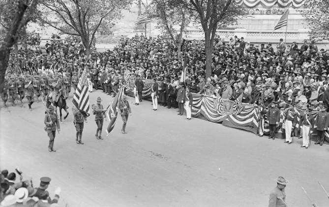 RECORD DATE NOT STATED Decoration Day, 1917. Shows Memorial Day festivities on Fifth Avenue, at the Soldiers and Sailors Monument in Riverside Park, New York City, May 30, 1917. Copyright:xHeritagexArt HeritagexImagesxBainxNewsxServicex IMAGO, ! ACHTUNG: AUFNAHMEDATUM GESCHÄTZT!  Copyright:HeritagexArt HeritagexImagesxBainxNewsxServicex IMAGO