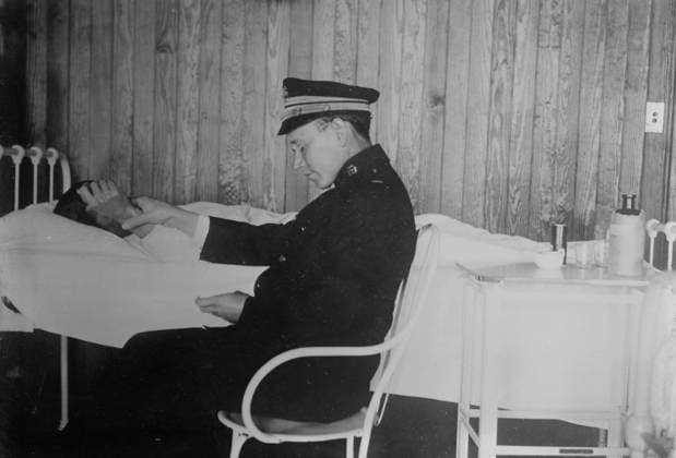 RECORD DATE NOT STATED Dr. Alvin Sweeney, Galveston quarantine, between c1915 and c1920. Copyright:xHeritagexArt HeritagexImagesxBainxNewsxServicex IMAGO, ! ACHTUNG: AUFNAHMEDATUM GESCHÄTZT!  Copyright:HeritagexArt HeritagexImagesxBainxNewsxServicex IMAGO