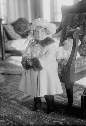 RECORD DATE NOT STATED Martinelli baby, 1917. Shows child of Italian opera singer Giovanni Martinelli (1885-1969). Copyright:xHeritagexArt HeritagexImagesxBainxNewsxServicex IMAGO, ! ACHTUNG: AUFNAHMEDATUM GESCHÄTZT!  Copyright:HeritagexArt HeritagexImagesxBainxNewsxServicex IMAGO