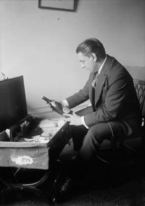 RECORD DATE NOT STATED Tito Schipa, between c1915 and c1920. Shows Italian tenor opera singer Tito Schipa (born Raffaele Attilio Amedeo Schipa) (1888-1965). Copyright:xHeritagexArt HeritagexImagesxBainxNewsxServicex IMAGO, ! ACHTUNG: AUFNAHMEDATUM GESCHÄTZT!  Copyright:HeritagexArt HeritagexImagesxBainxNewsxServicex IMAGO