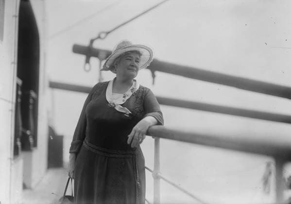 RECORD DATE NOT STATED Ernestine Schumann-Heink, 1919. Shows German American opera singer Ernestine (Ro¨ssler) Schumann-Heink (1861-1936) returning on the ship Rotterdam in September 1919. Copyright:xHeritagexArt HeritagexImagesxBainxNewsxServicex IMAGO, ! ACHTUNG: AUFNAHMEDATUM GESCHÄTZT!  Copyright:HeritagexArt HeritagexImagesxBainxNewsxServicex IMAGO