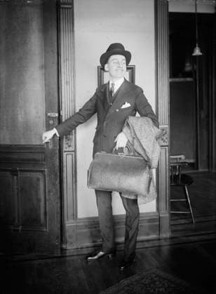 RECORD DATE NOT STATED Elliott Shaw, between c1915 and c1920. Shows singer Elliott Shaw. Copyright:xHeritagexArt HeritagexImagesxBainxNewsxServicex IMAGO, ! ACHTUNG: AUFNAHMEDATUM GESCHÄTZT!  Copyright:HeritagexArt HeritagexImagesxBainxNewsxServicex IMAGO
