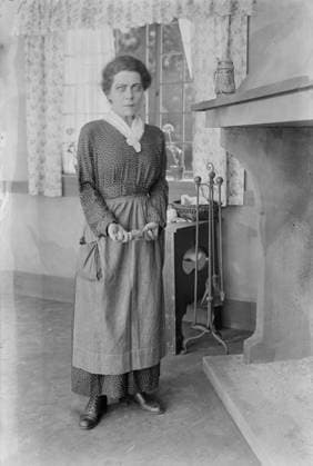 RECORD DATE NOT STATED A. Nazimova, 1916. Shows actress Alla Nazimova on the set of War Brides, directed by Herbert Brennan, 1916. Copyright:xHeritagexArt HeritagexImagesxBainxNewsxServicex IMAGO, ! ACHTUNG: AUFNAHMEDATUM GESCHÄTZT!  Copyright:HeritagexArt HeritagexImagesxBainxNewsxServicex IMAGO