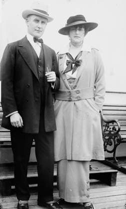 RECORD DATE NOT STATED Capt. Beresford and Kitty Gordon, between c1910 and c1915. Copyright:xHeritagexArt HeritagexImagesxBainxNewsxServicex IMAGO, ! ACHTUNG: AUFNAHMEDATUM GESCHÄTZT!  Copyright:HeritagexArt HeritagexImagesxBainxNewsxServicex IMAGO