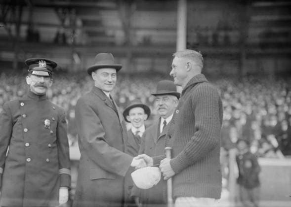 RECORD DATE NOT STATED Mayor Mitchel & Christy Mathewson, between c1910 and c1915. Copyright:xHeritagexArt HeritagexImagesxBainxNewsxServicex IMAGO, ! ACHTUNG: AUFNAHMEDATUM GESCHÄTZT!  Copyright:HeritagexArt HeritagexImagesxBainxNewsxServicex IMAGO