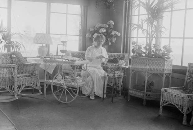 RECORD DATE NOT STATED Mme. Gadski, Bay Shore, 1915. Shows German opera singer Johanna Gadski (1872-1932) at Bay Shore, Long Island, New York. Copyright:xHeritagexArt HeritagexImagesxBainxNewsxServicex IMAGO, ! ACHTUNG: AUFNAHMEDATUM GESCHÄTZT!  Copyright:HeritagexArt HeritagexImagesxBainxNewsxServicex IMAGO