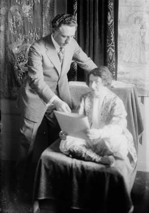 RECORD DATE NOT STATED Samoiloff & Tarasova, between c1915 and c1920. Shows Lazar S. Samoiloff (1877-1945) (also known as Lazar Samoilovich Kvasha) who was a Russian baritone opera singer with Nina Tarasova Voss (1894-1967), a Russian folksinger who married American Stuart Voss. Copyright:xHeritagexArt HeritagexImagesxBainxNewsxServicex IMAGO, ! ACHTUNG: AUFNAHMEDATUM GESCHÄTZT!  Copyright:HeritagexArt HeritagexImagesxBainxNewsxServicex IMAGO