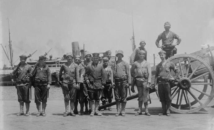 RECORD DATE NOT STATED Sanitary squad from MICHIGAN at Vera Cruz, 1914. Shows American soldiers in Veracruz, Mexico. The U.S. occupation of Veracruz took place during the Mexican Revolution. The U.S. troops entered the city on April 21, 1914 and stayed through November 1914. Copyright:xHeritagexArt HeritagexImagesxBainxNewsxServicex IMAGO, ! ACHTUNG: AUFNAHMEDATUM GESCHÄTZT!  Copyright:HeritagexArt HeritagexImagesxBainxNewsxServicex IMAGO
