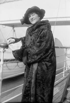 RECORD DATE NOT STATED Selma Kurz, between c1915 and c1920. Shows operatic soprano Selma Kurz (1874-1933). Known for her trill and colatura technique, Kurz made her first and only appearance in the United States with the New York National Symphony Orchestra on January 9, 1921. Copyright:xHeritagexArt HeritagexImagesxBainxNewsxServicex IMAGO, ! ACHTUNG: AUFNAHMEDATUM GESCHÄTZT!  Copyright:HeritagexArt HeritagexImagesxBainxNewsxServicex IMAGO