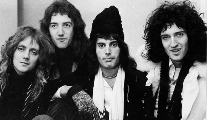 Göteborg 1974-11-23 Den brittiska rockgruppen Queen pa sitt första besök i Göteborg - fr. v. ses Roger Meddows Taylor, John Deacon, Freddie Mercury och Brian May *** Local Caption *** GP x2524x *** Gothenburg 1974 11 23 The British rock group Queen on their first visit to Gothenburg from left are Roger Meddows Taylor, John Deacon, Freddie Mercury and Brian May Local Caption GP x2524x  Copyright: xKamerareportage TTx