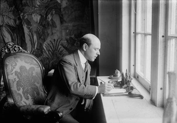 RECORD DATE NOT STATED Casals, between c1915 and c1920. Shows Spanish cellist Pablo Casals (1876-1973). Copyright:xHeritagexArt HeritagexImagesxBainxNewsxServicex IMAGO, ! ACHTUNG: AUFNAHMEDATUM GESCHÄTZT!  Copyright:HeritagexArt HeritagexImagesxBainxNewsxServicex IMAGO