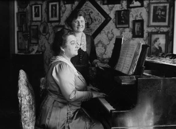 RECORD DATE NOT STATED Gina Viafora, Evelyn Herbert, between c1915 and c1920. Copyright:xHeritagexArt HeritagexImagesxBainxNewsxServicex IMAGO, ! ACHTUNG: AUFNAHMEDATUM GESCHÄTZT!  Copyright:HeritagexArt HeritagexImagesxBainxNewsxServicex IMAGO
