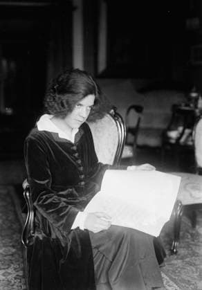 RECORD DATE NOT STATED Leginska, between c1915 and c1920. Shows Ethel Leginska, born Liggins (1886-1970) who was a British pianist, music teacher, composer and conductor. Copyright:xHeritagexArt HeritagexImagesxBainxNewsxServicex IMAGO, ! ACHTUNG: AUFNAHMEDATUM GESCHÄTZT!  Copyright:HeritagexArt HeritagexImagesxBainxNewsxServicex IMAGO