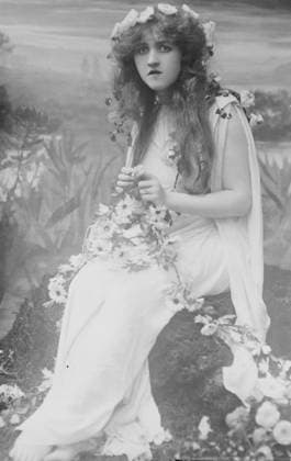 RECORD DATE NOT STATED Mignon Nevada as Ophelia, between c1915 and c1920. Copyright:xHeritagexArt HeritagexImagesxBainxNewsxServicex IMAGO, ! ACHTUNG: AUFNAHMEDATUM GESCHÄTZT!  Copyright:HeritagexArt HeritagexImagesxBainxNewsxServicex IMAGO
