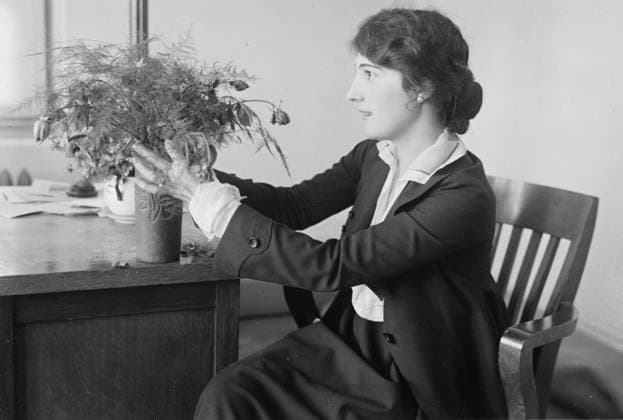 RECORD DATE NOT STATED Mrs. Earl Carroll, between c1915 and c1920. Shows actress Marcelle Hontabat (1897-1936) who was the wife of theater producer and composer Carl Carroll (1893-1948). Copyright:xHeritagexArt HeritagexImagesxBainxNewsxServicex IMAGO, ! ACHTUNG: AUFNAHMEDATUM GESCHÄTZT!  Copyright:HeritagexArt HeritagexImagesxBainxNewsxServicex IMAGO