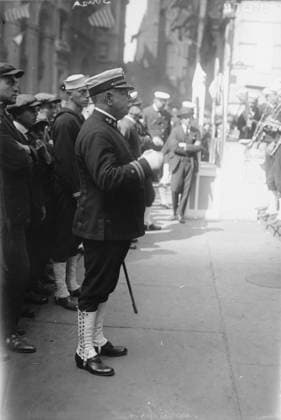 RECORD DATE NOT STATED Sousa, 1918. Shows composer and conductor John Philip Sousa (1854-1932) conducting a band in a city street, probably in New York City. Copyright:xHeritagexArt HeritagexImagesxBainxNewsxServicex IMAGO, ! ACHTUNG: AUFNAHMEDATUM GESCHÄTZT!  Copyright:HeritagexArt HeritagexImagesxBainxNewsxServicex IMAGO